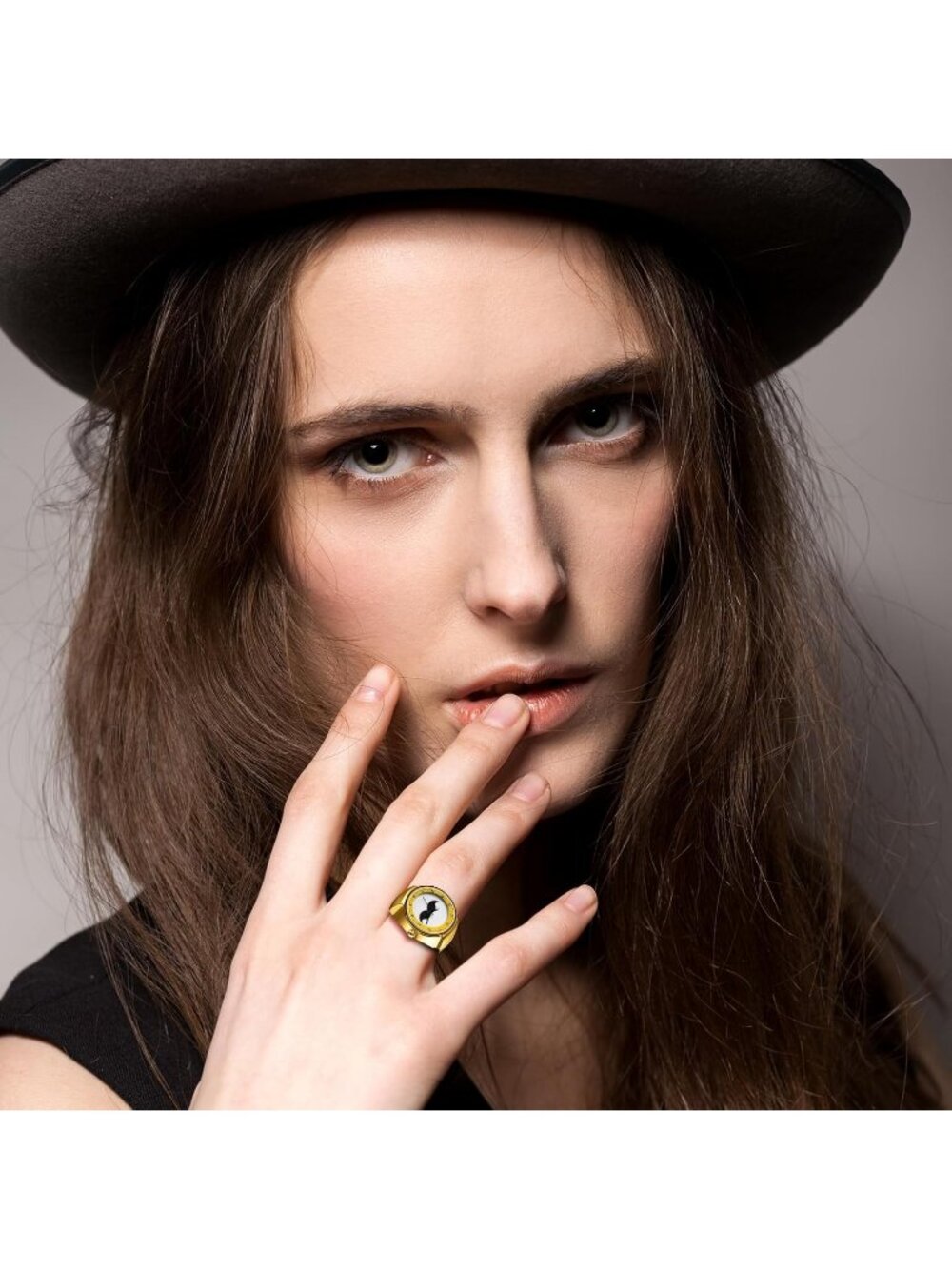 Unisex All Gold Analog Quartz Stainless Steel Arabic Numerals Casual Ring Watch - Picture 4 of 7